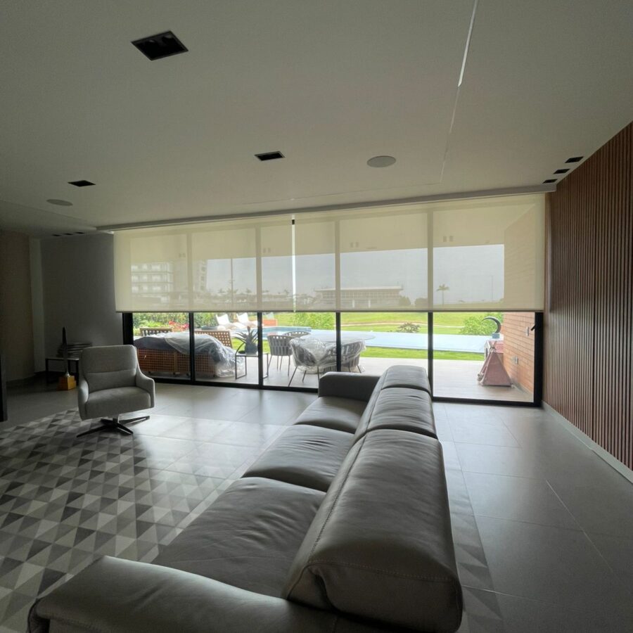 Enrollables Screen Motorizadas: El equilibrio perfecto entre tecnología, luz y privacidad