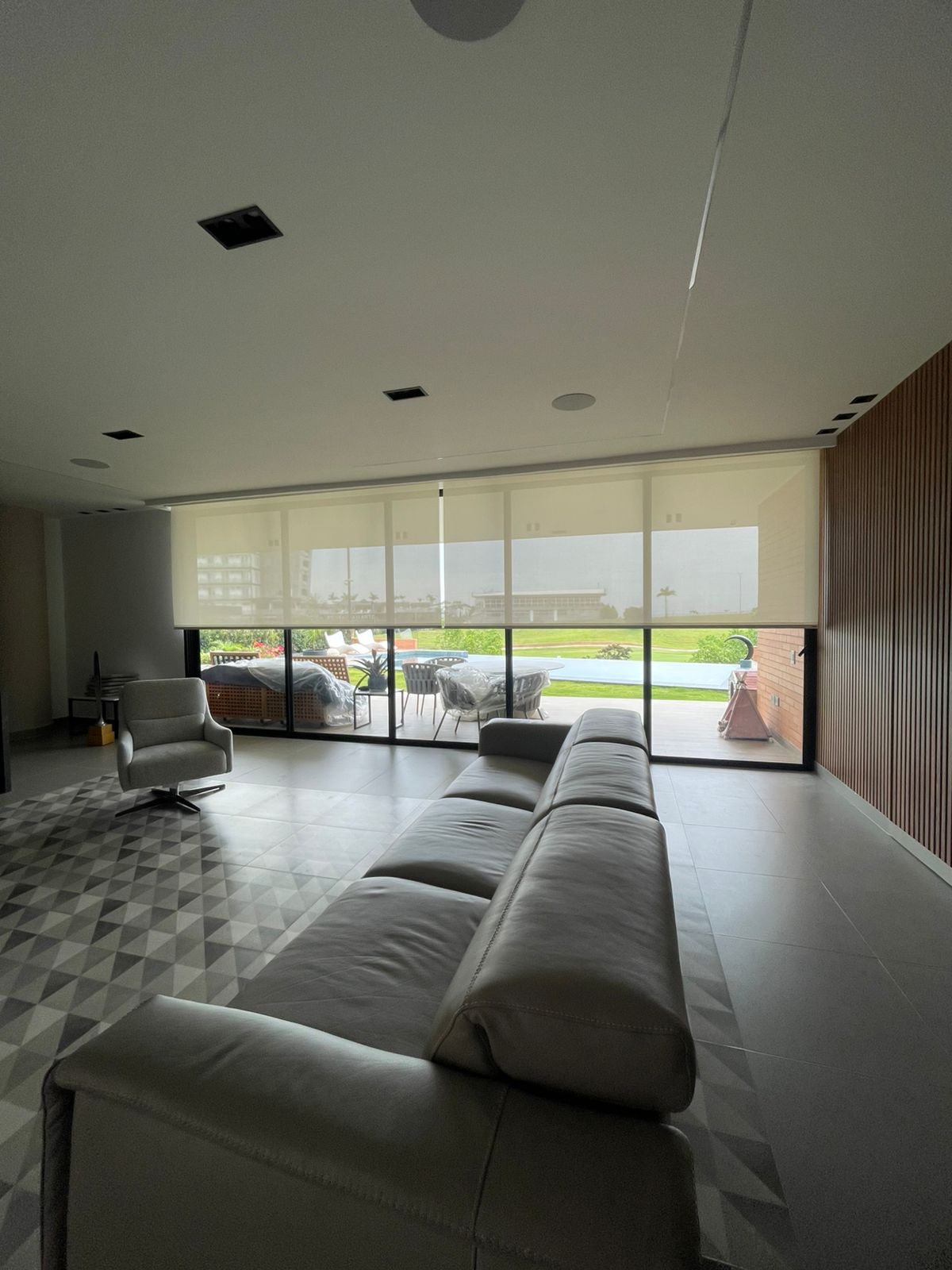 Enrollables Screen Motorizadas: El equilibrio perfecto entre tecnología, luz y privacidad