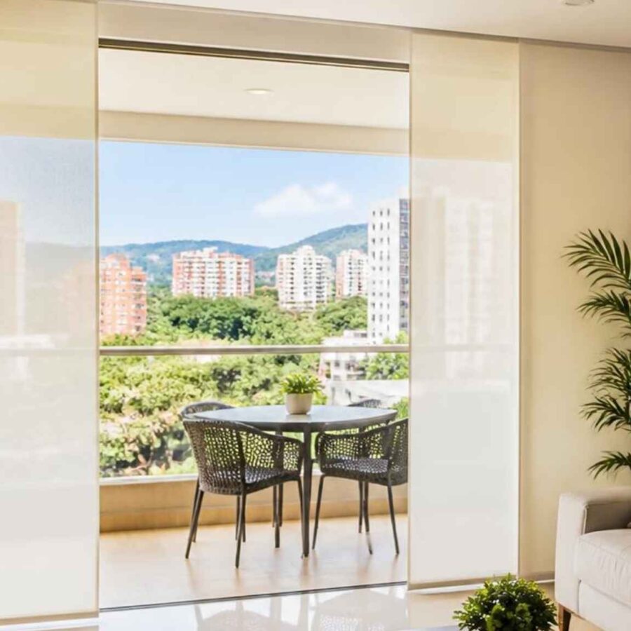 Panel japonés: La solución más elegante para grandes ventanales y puertas corredizas