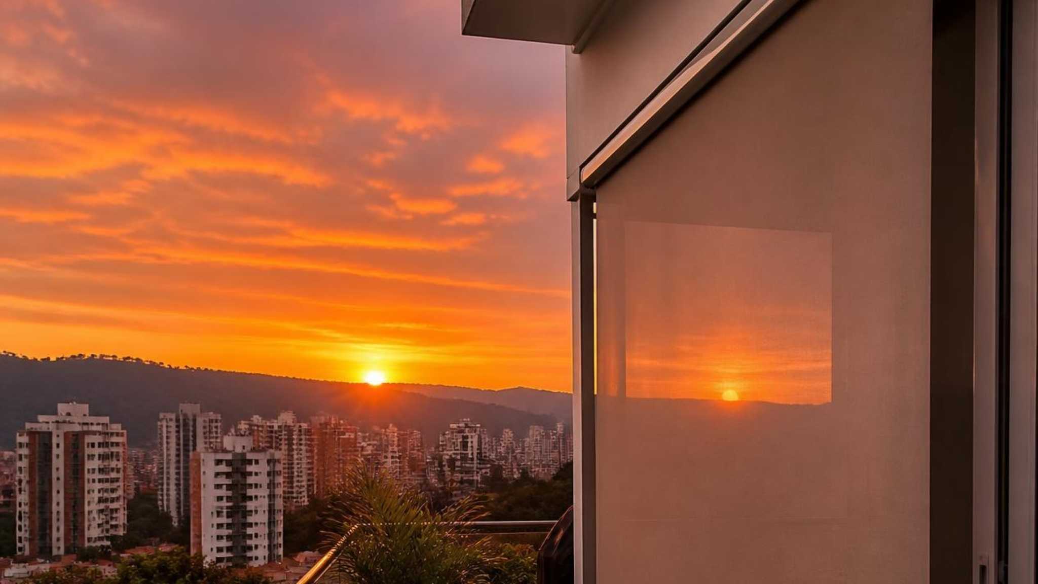 Toldo vertical exterior: Privacidad y control solar | Corticentro